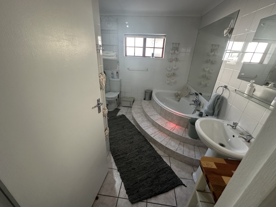 4 Bedroom Property for Sale in Fraaiuitsig Western Cape